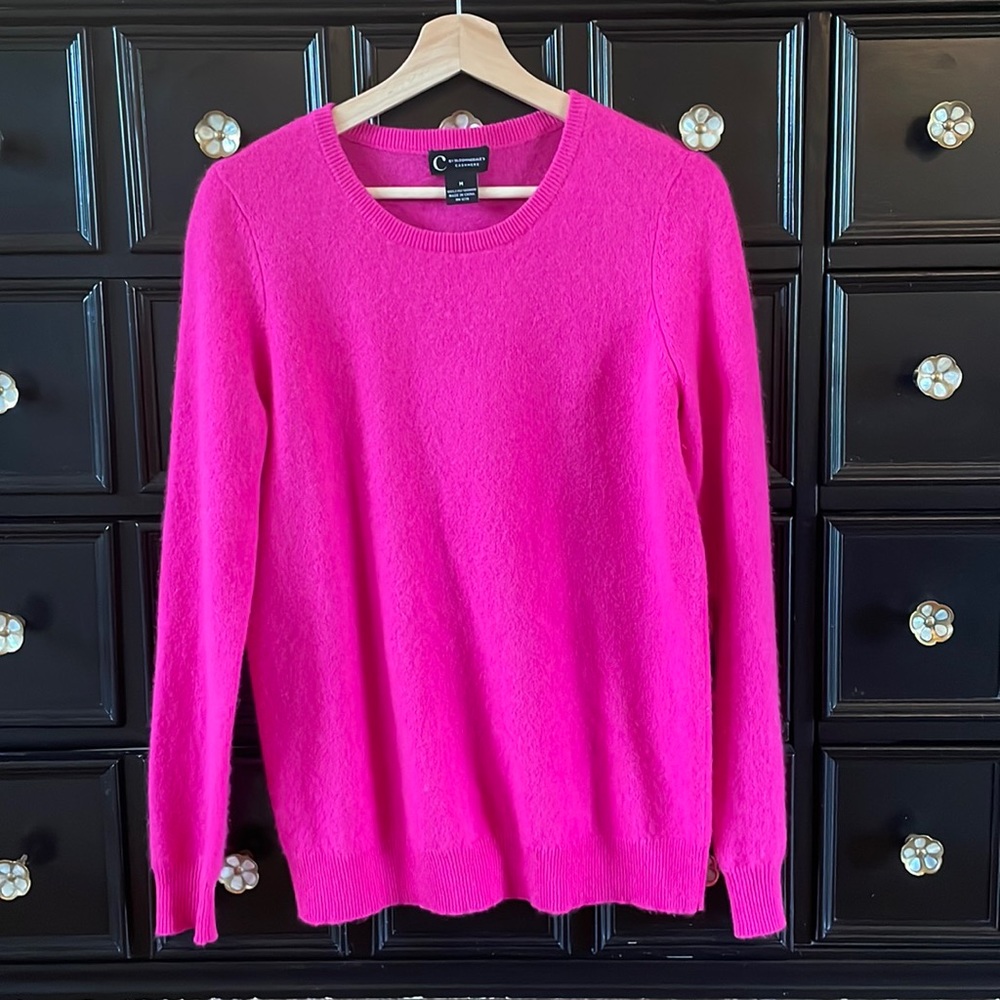 Bloomingdale’s Cashmere sweater size Medium, bright pink